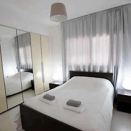 Διαμέρισμα Glabur - The Fabulous 2 Bdr - City, Free Parking & Wifi, Welcomes You!!!