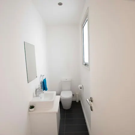 Glabur - The Fabulous 2 Bdr - City, Free Parking & Wifi, Welcomes You!!! Διαμέρισμα
