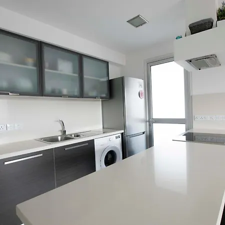 Glabur - The Fabulous 2 Bdr - City, Free Parking & Wifi, Welcomes You!!! Appartement Nicosie