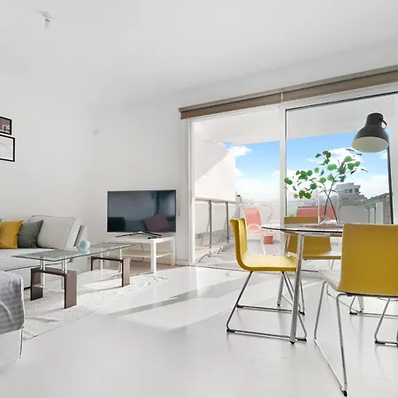 Glabur - The Fabulous 2 Bdr - City, Free Parking & Wifi, Welcomes You!!!
