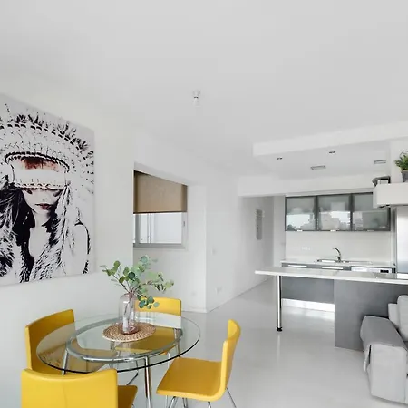 Glabur - The Fabulous 2 Bdr - City, Free Parking & Wifi, Welcomes You!!! Appartement Nicosie