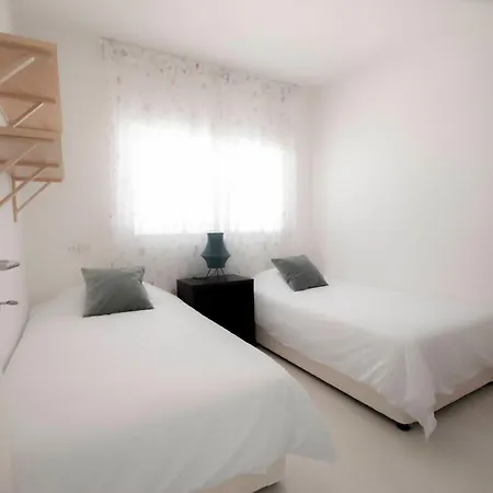 Appartement Glabur - The Fabulous 2 Bdr - City, Free Parking & Wifi, Welcomes You!!! *